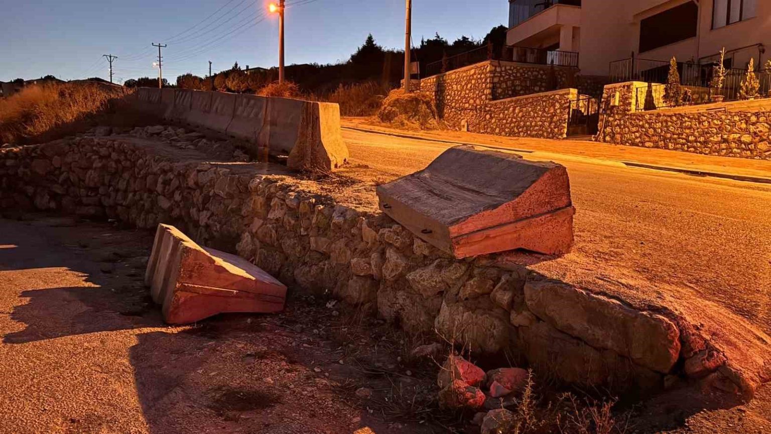 bariyerlere-carpan-otomobil-surucusu-yaralandi