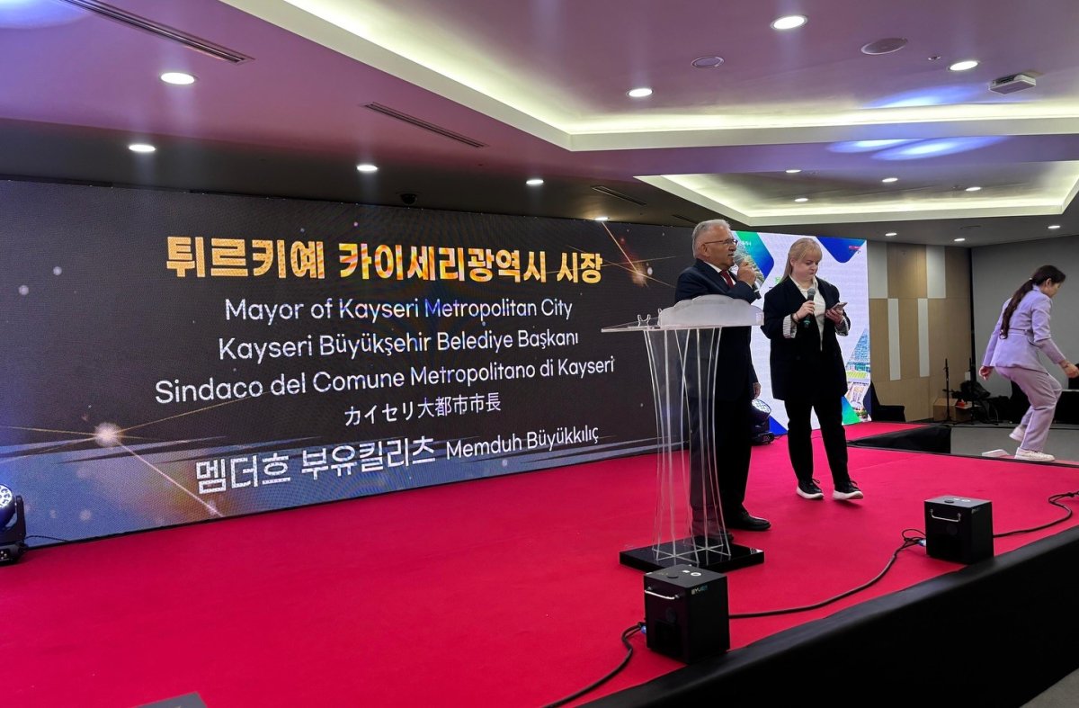 baskan-buyukkilic-guney-korenin-kardes-sehri-yongindeki-onuruna-verilen-yemekte-konustu