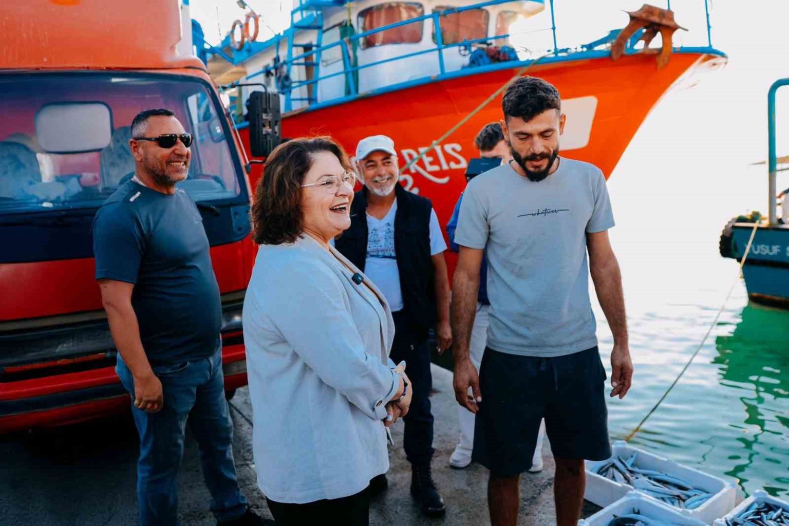 baskan-gencay-avdan-donen-balikcilari-karsiladi