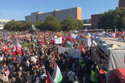 berlindeki-tum-gozler-gazzede-gosterisinde-on-binlerce-kisi-israili-protesto-etti