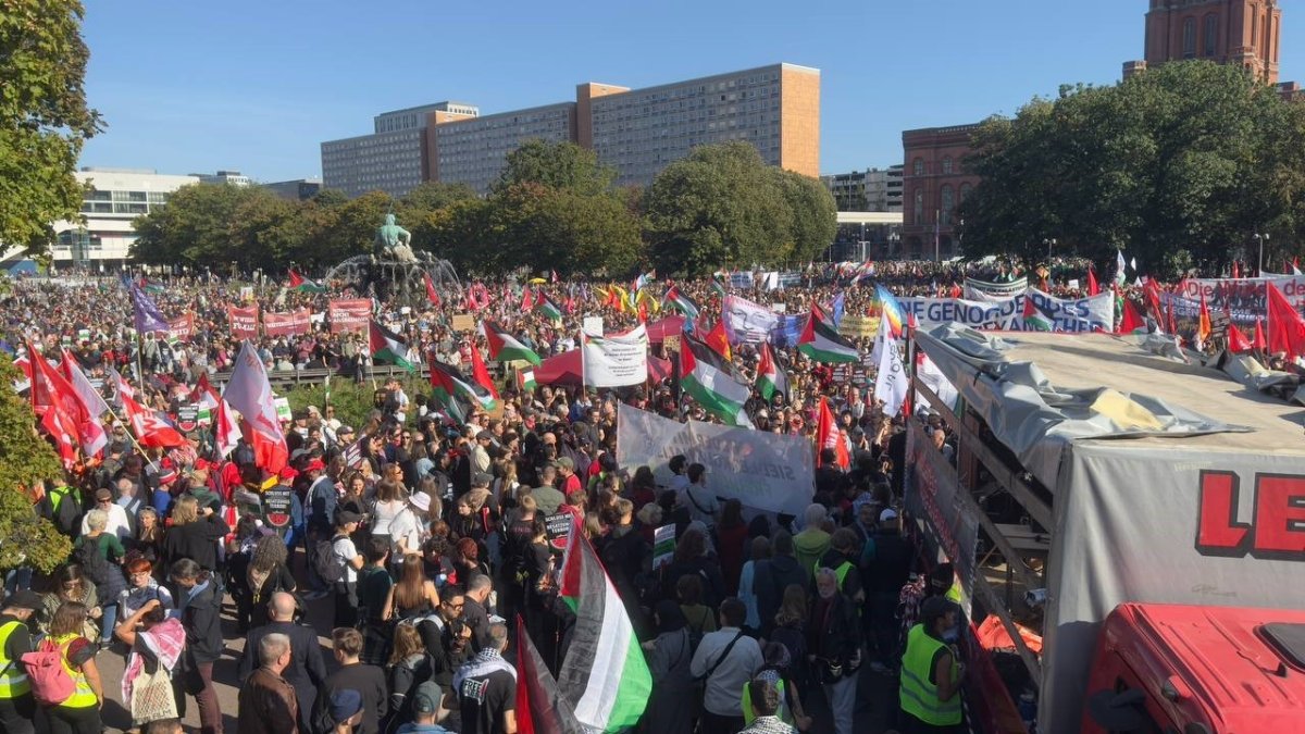 berlindeki-tum-gozler-gazzede-gosterisinde-on-binlerce-kisi-israili-protesto-etti