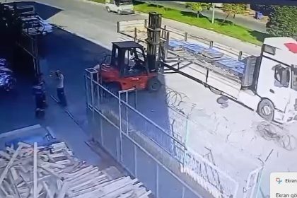 bisikletiyle-forklifte-carpan-cocuk-hastaneye-kaldirildi