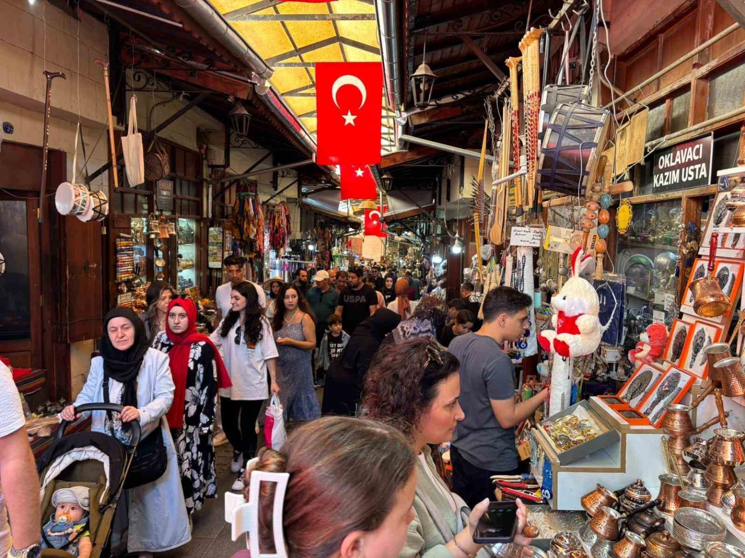 cekic-seslerinin-hic-susmadigi-gaziantepteki-bakircilar-carsisi-turistlerin-gozdesi