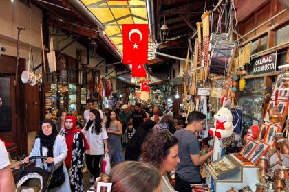 cekic-seslerinin-hic-susmadigi-gaziantepteki-bakircilar-carsisi-turistlerin-gozdesi