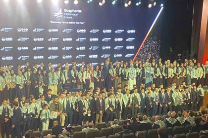 cumhurbaskani-erdogan-soykirim-sebekesinin-basi-bm-genel-kurulunda-yalanlari-ve-tehditlerini-dinleyecek-kimse-bulamadi-ve-bos-koltuklara-konustu