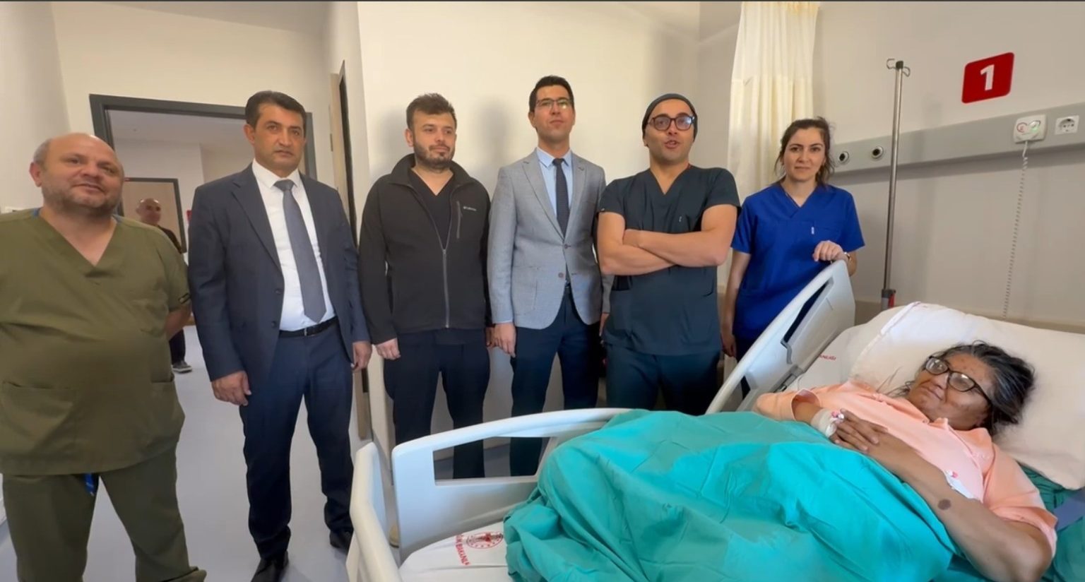 deprem-sonrasi-yeniden-yapilan-nurhak-devlet-hastanesinde-ilk-ameliyat