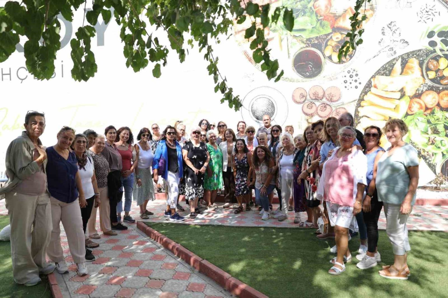 didim-kadinlarin-gucu-ve-emegiyle-guzellesiyor