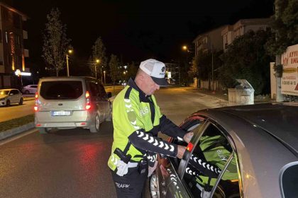 duzcede-ara-sokaklarda-da-polis-ekipleri-denetimlerini-surduruyor
