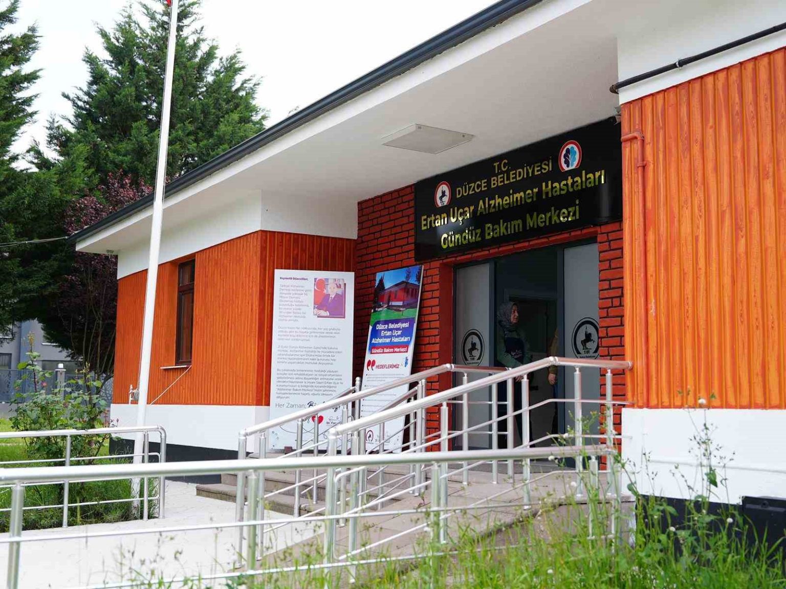 duzcenin-alzheimer-merkezi-bir-yasinda