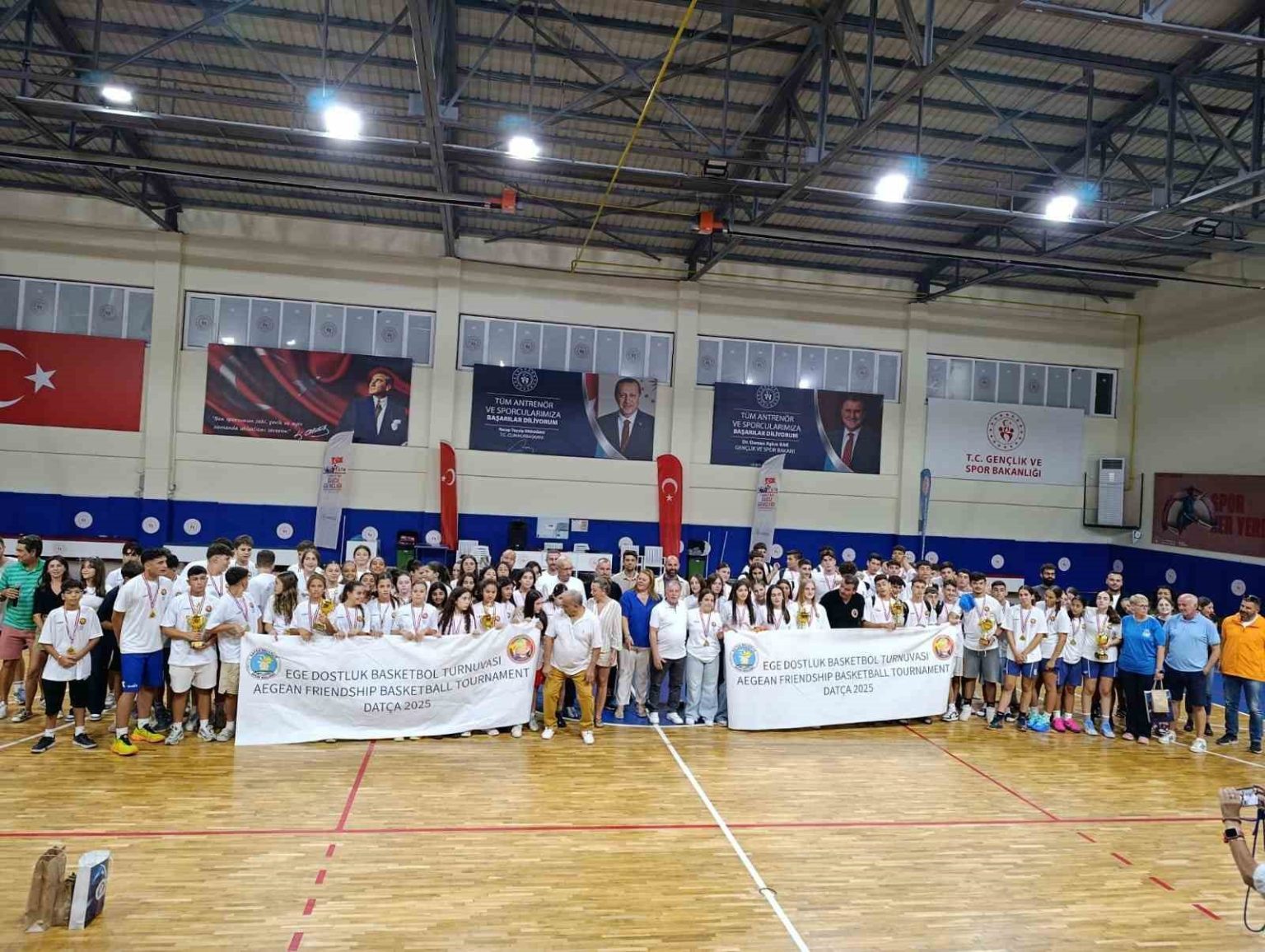 ege-dostluk-basketbol-turnuvasi-sona-erdi