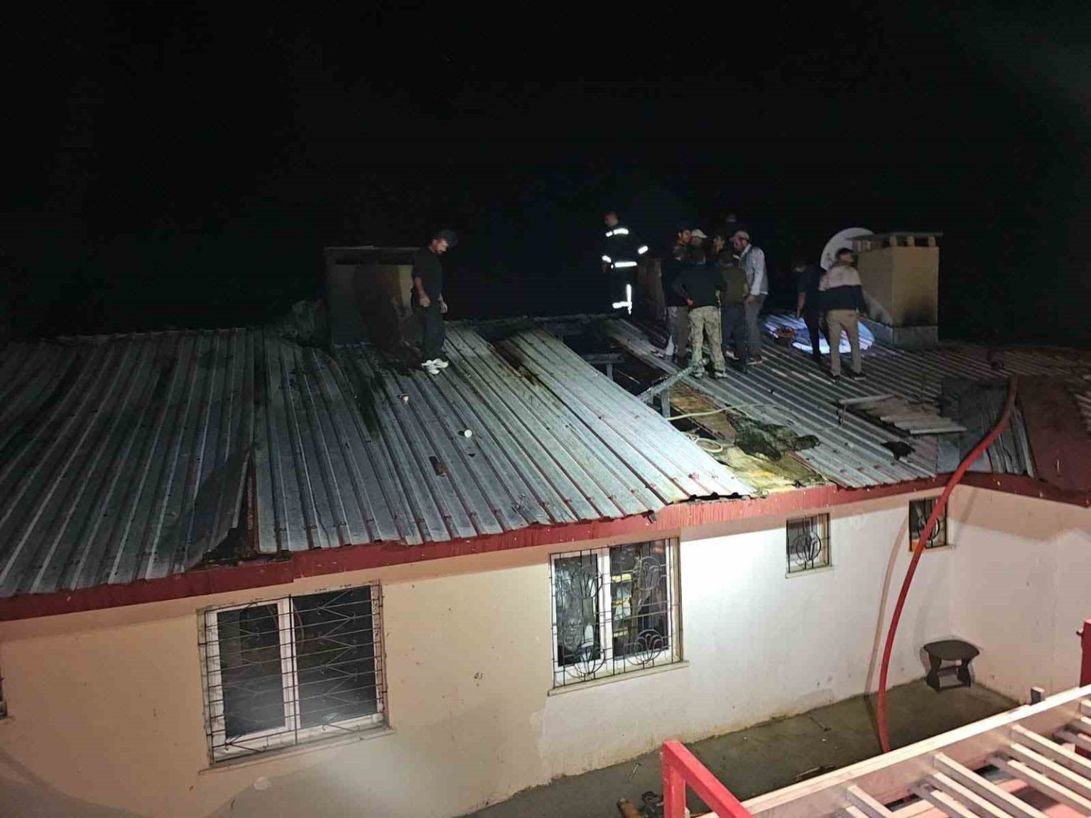 elazigda-ev-yangini-3-kisi-dumandan-etkilendi