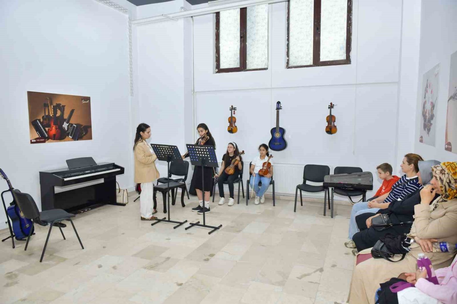esenyurt-belediyesi-kadin-sanat-merkezinde-dersler-basladi