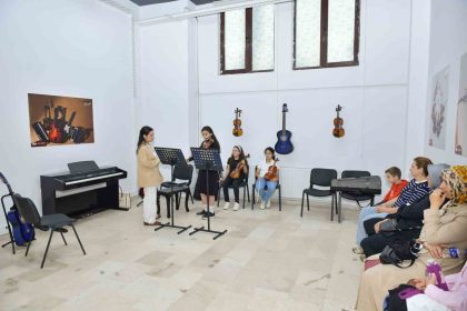 esenyurt-belediyesi-kadin-sanat-merkezinde-dersler-basladi