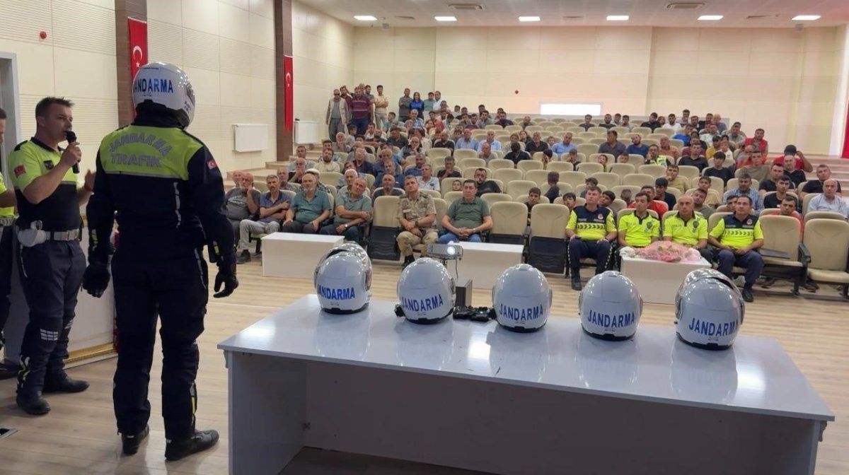 gaziantepte-jandarmadan-150-motosiklet-surucusune-guvenli-surus-egitimi