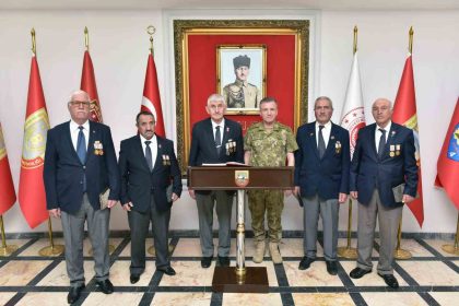 gazilerden-3ncu-ordu-komutani-altug-pasaya-hayirli-olsun-ziyareti