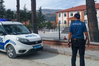 ispartada-okul-onleri-ve-asayise-yonelik-uygulama-gerceklestirildi