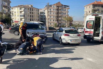 karamanda-kargo-araciyla-carpisan-elektrikli-bisikletin-surucusu-yaralandi