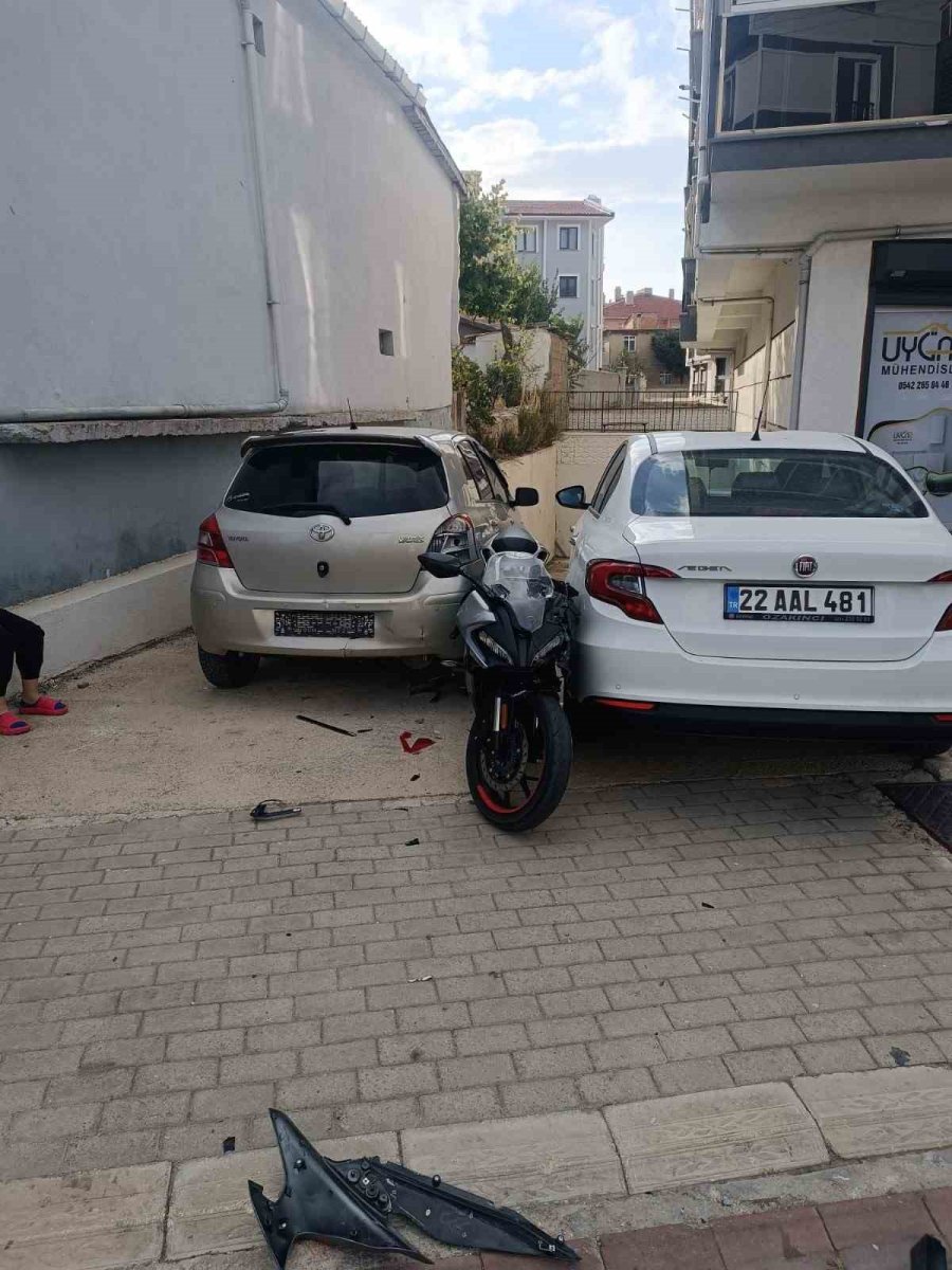 kesanda-4-otomobile-carpan-motosiklet-surucusu-yaralandi