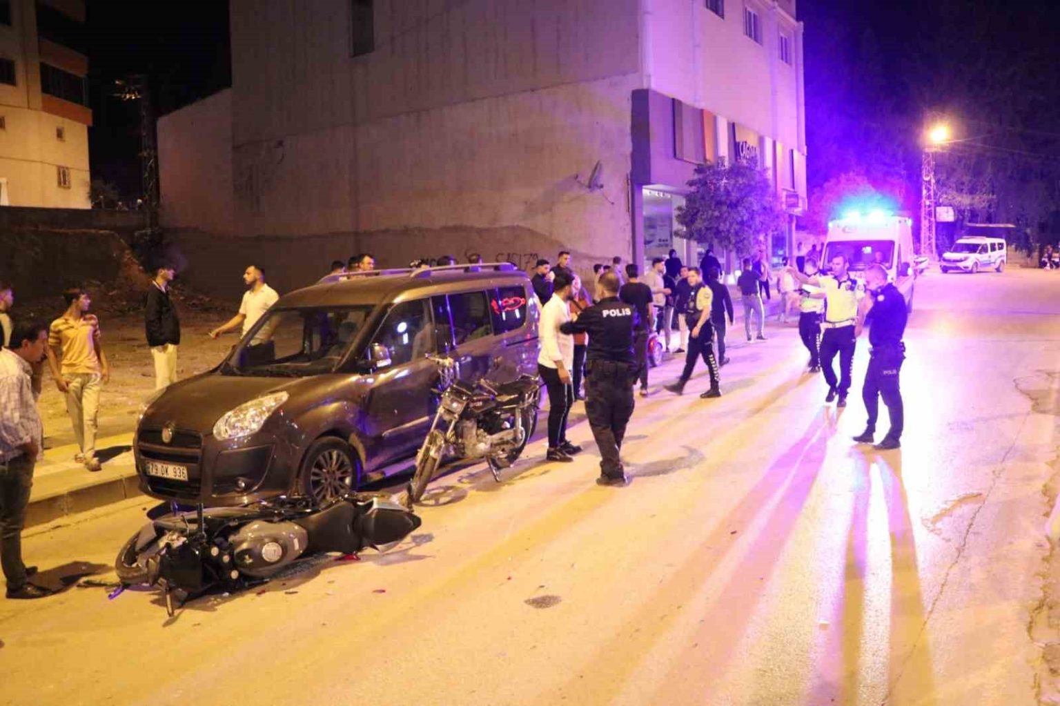 kiliste-motosiklet-kazasi-3-yarali