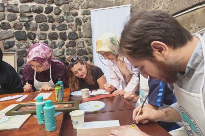 kursiyerler-geleneksel-motifleri-deri-uzerine-isledi