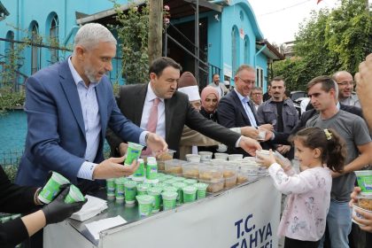kutahyada-geleneksel-ahilik-pilavi-ikrami