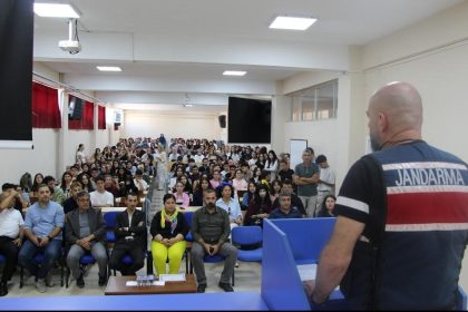 kutahyada-jandarmadan-ogrencilere-siber-guvenlik-egitimi