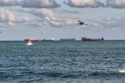 marmara-denizinde-poyraz-ulasimi-olumsuz-etkiledi