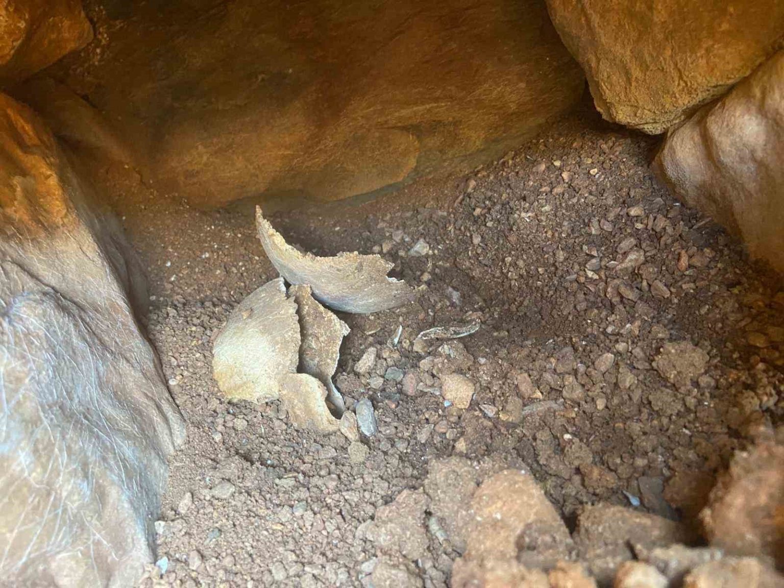 muglada-su-deposu-calismalarinda-tarihi-eserler-bulundu-alan-koruma-altina-alindi