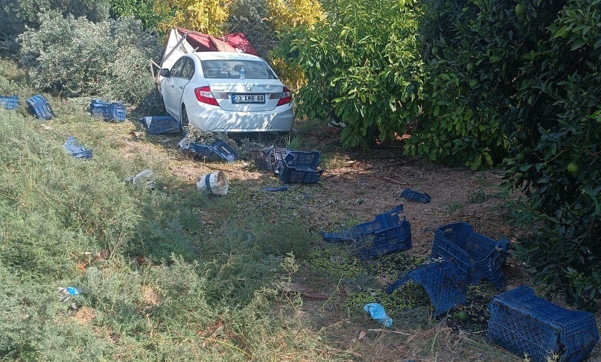otomobil-bahceye-daldi-hasat-yapan-iscilerden-1i-oldu-3u-yaralandi