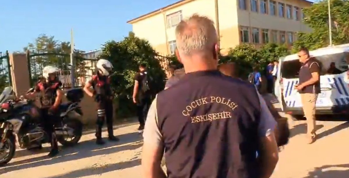 polis-ekiplerinin-okul-cevrelerinde-denetimleri-suruyor