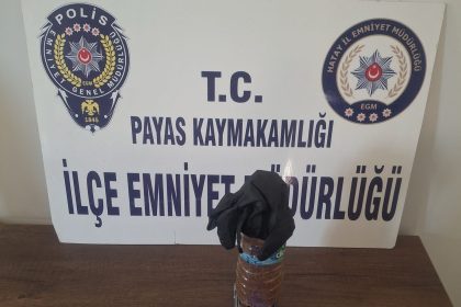 polisi-gorunce-bahceye-attigi-su-sisesinden-uyusturucu-cikti