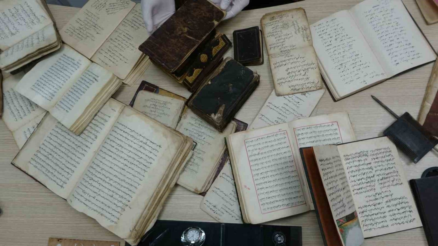 sair-ve-yazarlarin-kayip-eserleri-asirlar-sonra-gun-yuzune-cikiyor