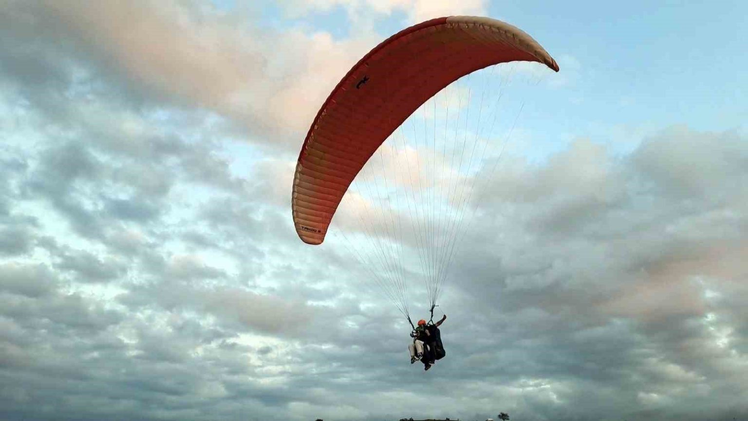 sakaryada-yamac-parasutu-pilotlari-gokyuzuyle-tanisiyor