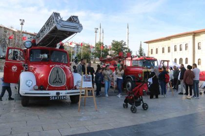 sivas-itfaiyesinin-emektarlari-gorucuye-cikti