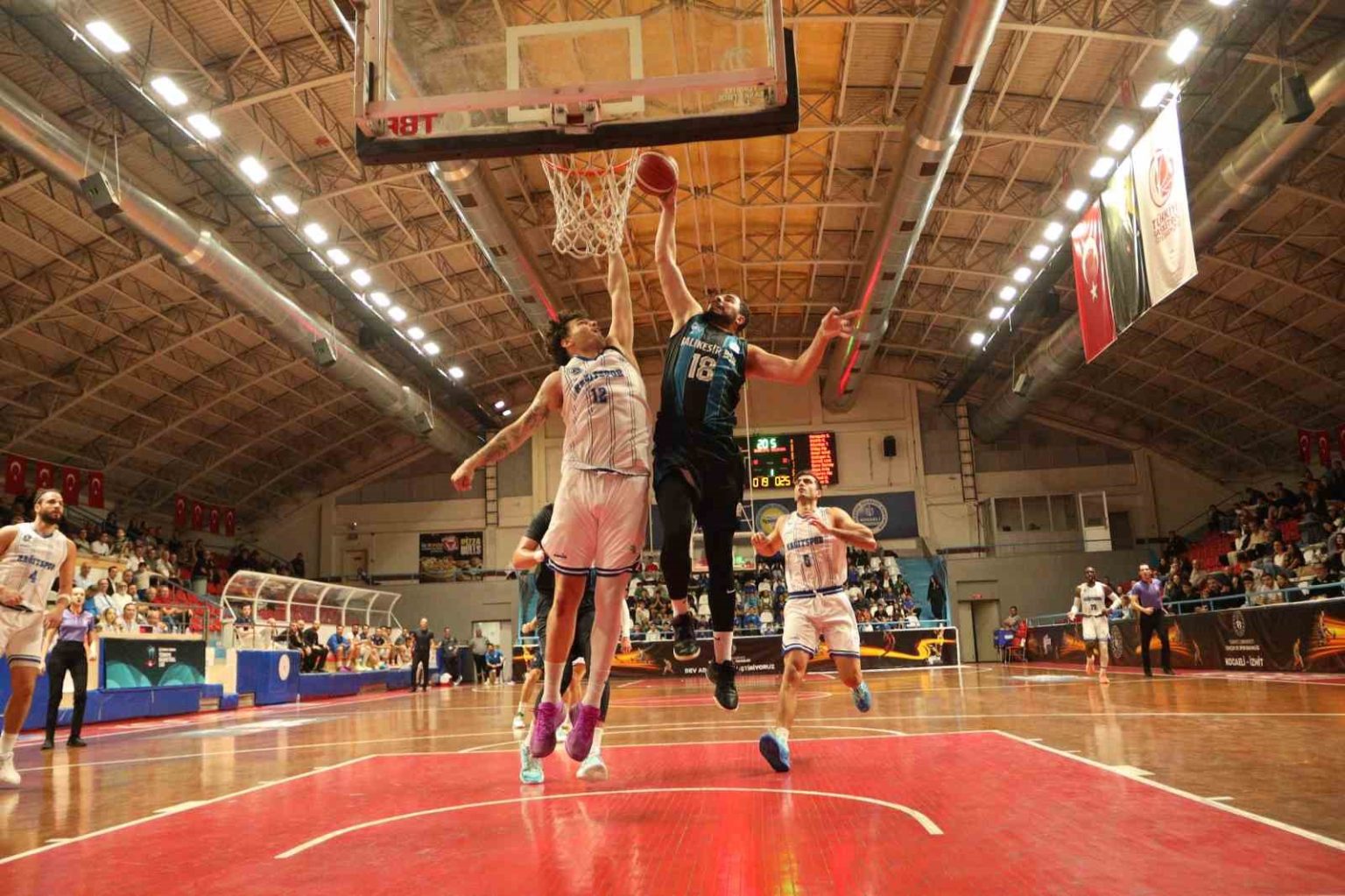tbl-kocaeli-bsb-kagitspor-96-balikesir-buyuksehir-belediyespor-81