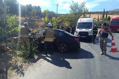 yol-kenarina-devrilen-otomobilin-surucusu-yaralandi