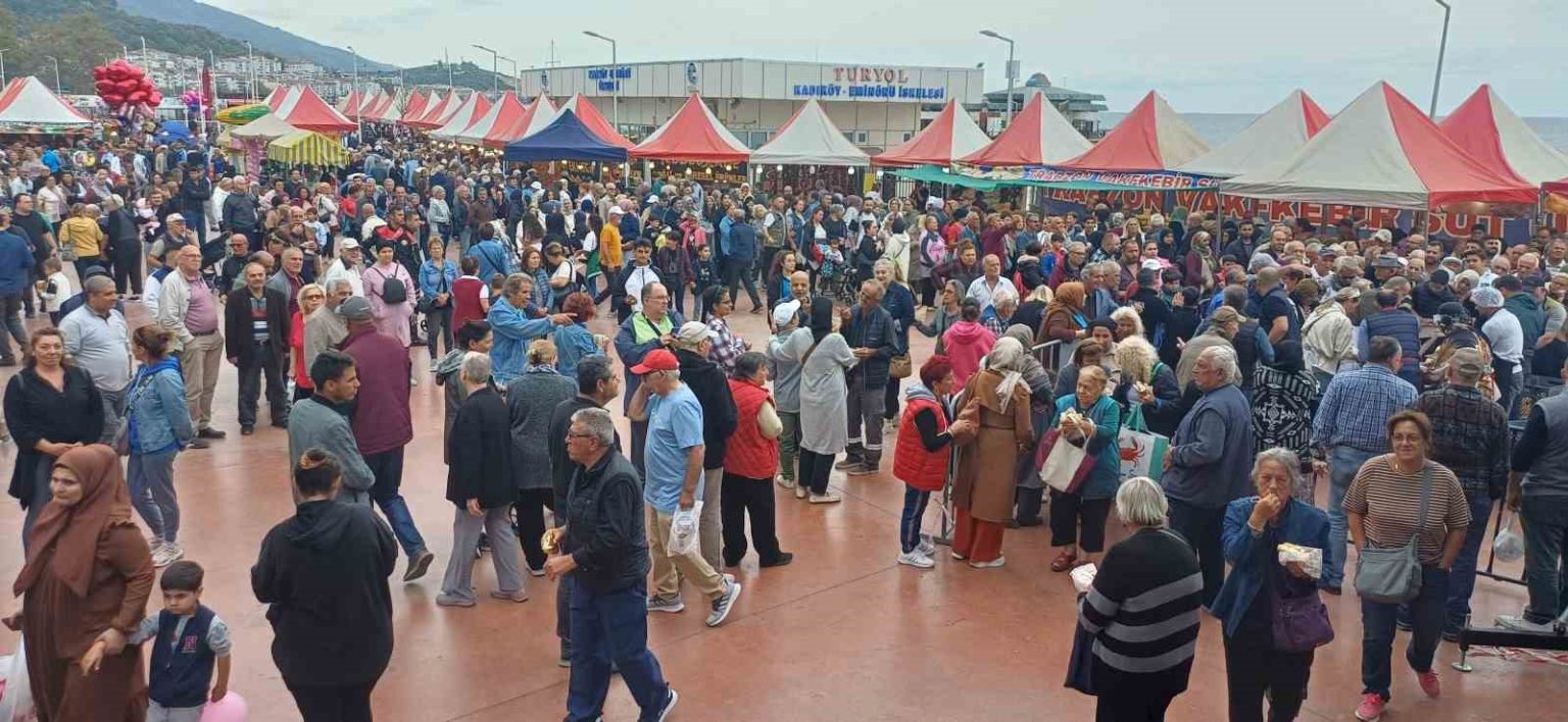 2-cinarcik-hamsi-festivalinde-4-ton-balik-ikram-edildi