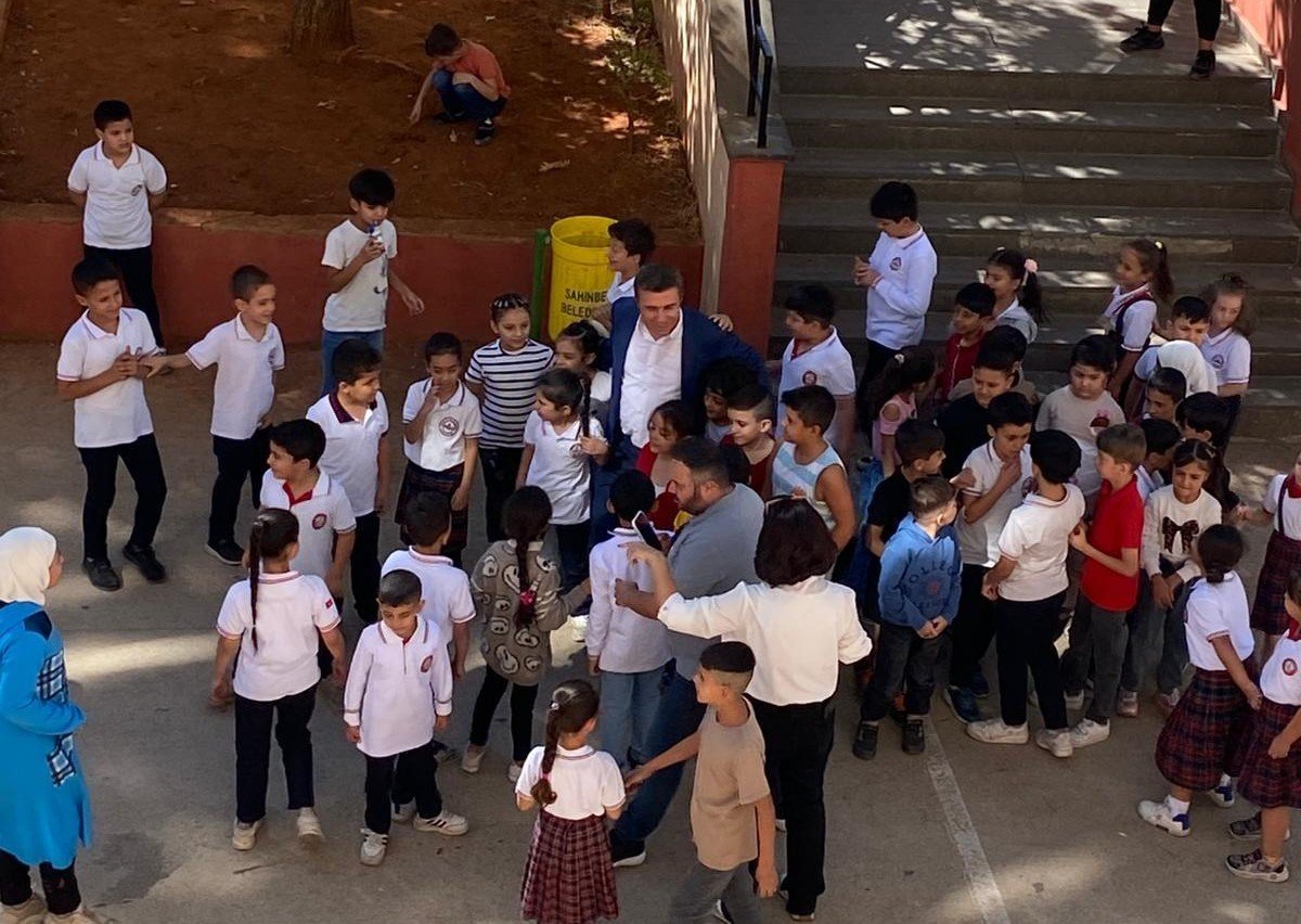 30-yil-once-mezun-oldugu-okulun-muduru-oldu