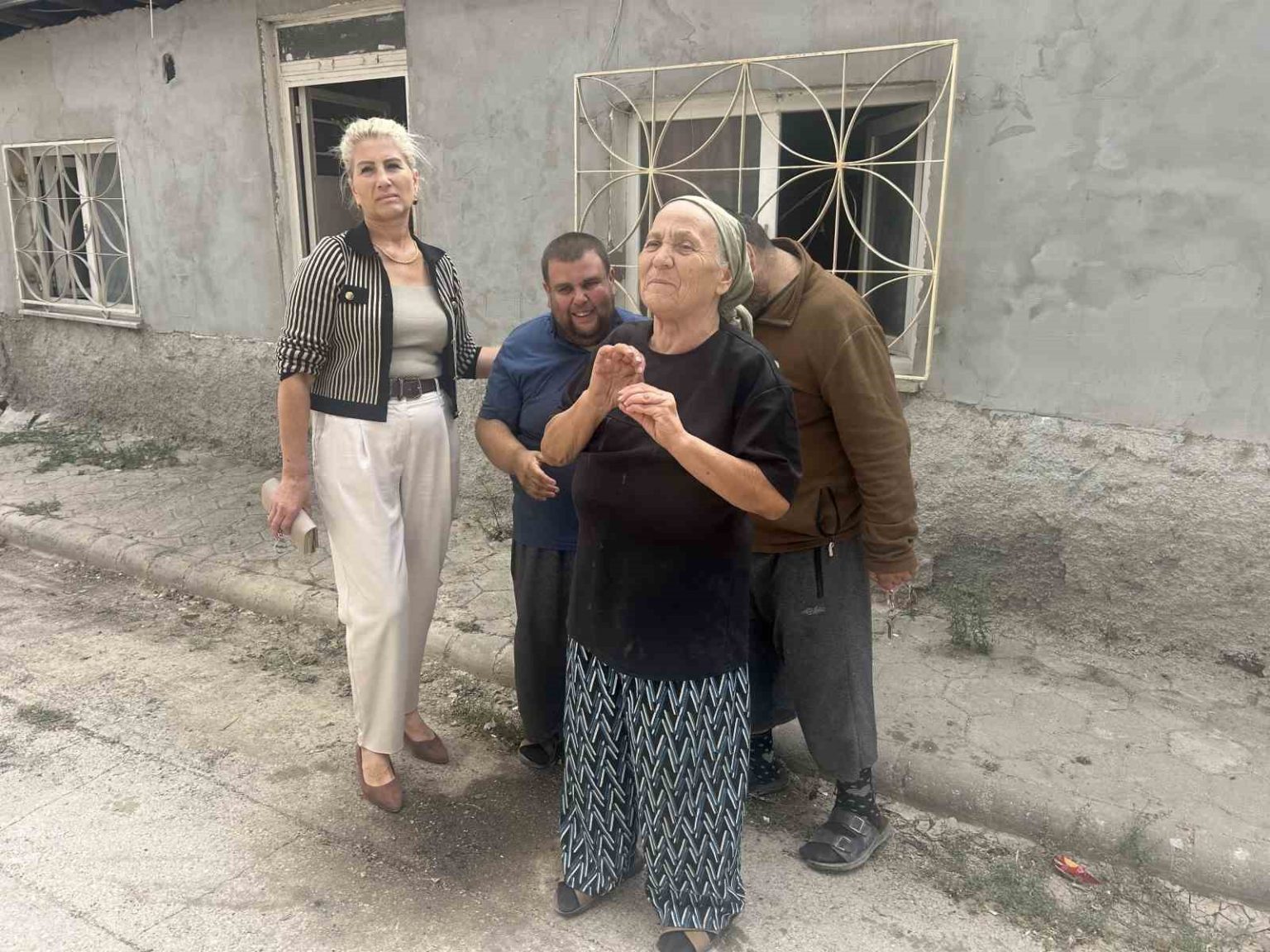 anne-ve-2-engelli-oglu-yillarca-bu-cop-evde-yasadi