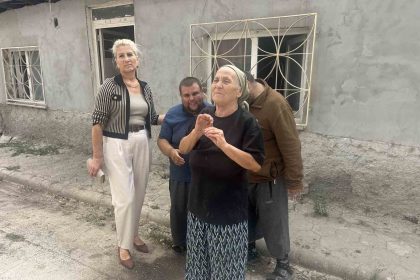 anne-ve-2-engelli-oglu-yillarca-bu-cop-evde-yasadi