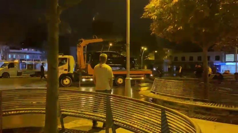 araciyla-sus-havuzuna-girdi-alkollu-surucu-navigasyonu-sucladi