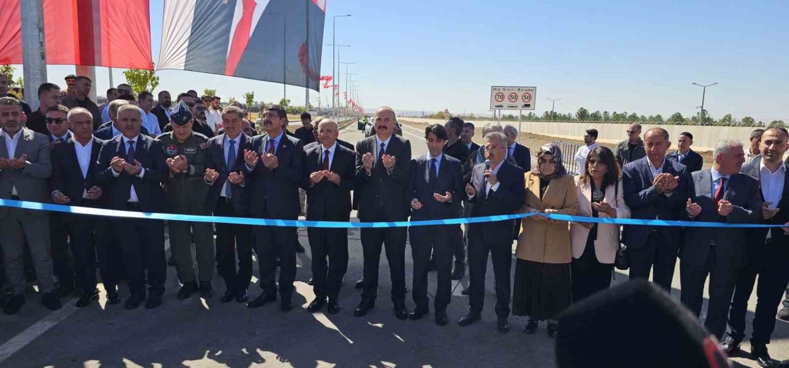 bakan-simsek-once-yolu-acti-sonra-togg-ile-gecti