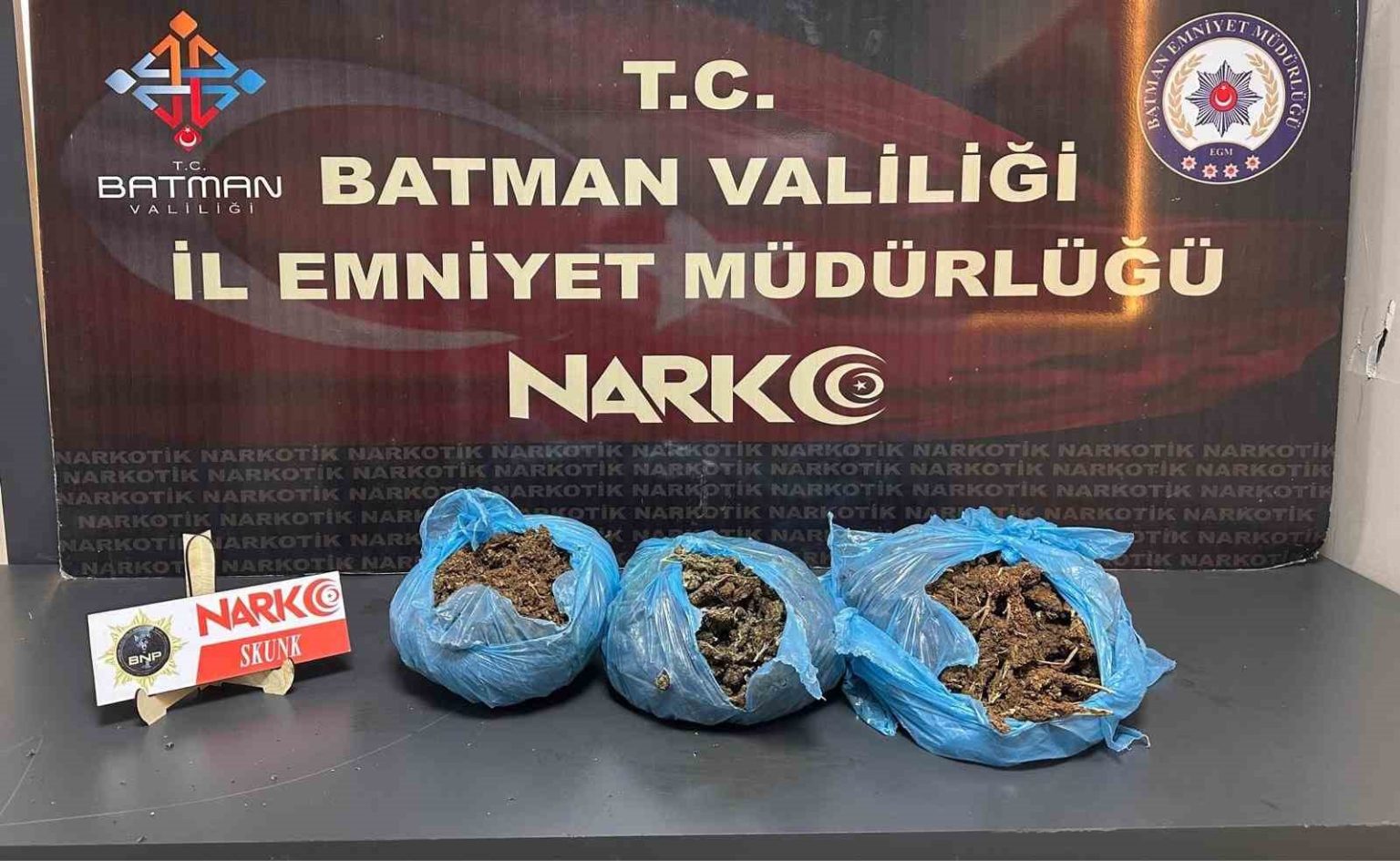 batmanda-durdurulan-aracta-uyusturucu-ele-gecirildi