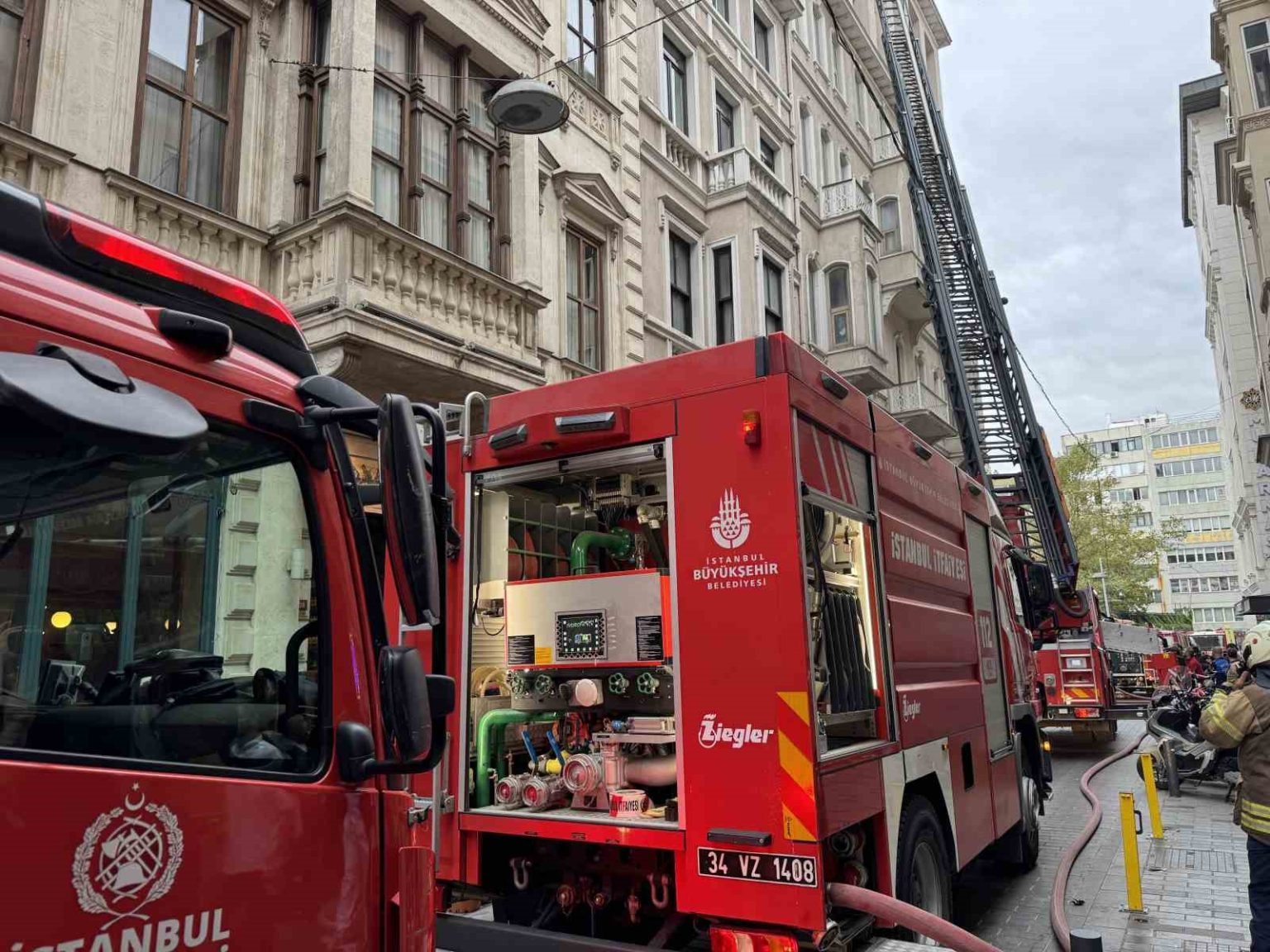 beyoglunda-otelde-cikan-yangin-kontrol-altina-alindi