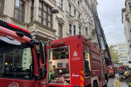 beyoglunda-otelde-cikan-yangin-kontrol-altina-alindi