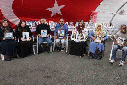 diyarbakir-anneleri-evlat-nobetine-kararlilikla-devam-ediyor