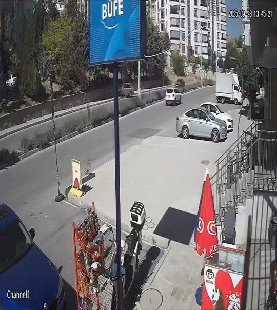elazigda-otomobil-istinat-duvarina-carpti-2-yarali