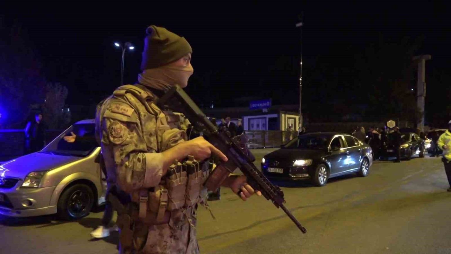 erzurumda-55-ekip-ve-600-polisin-katilimiyla-uygulama-yapildi