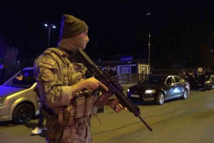 erzurumda-55-ekip-ve-600-polisin-katilimiyla-uygulama-yapildi