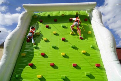 gumushanede-duzenlenen-senlikte-yuzlerce-cocuk-doyasiya-eglendi